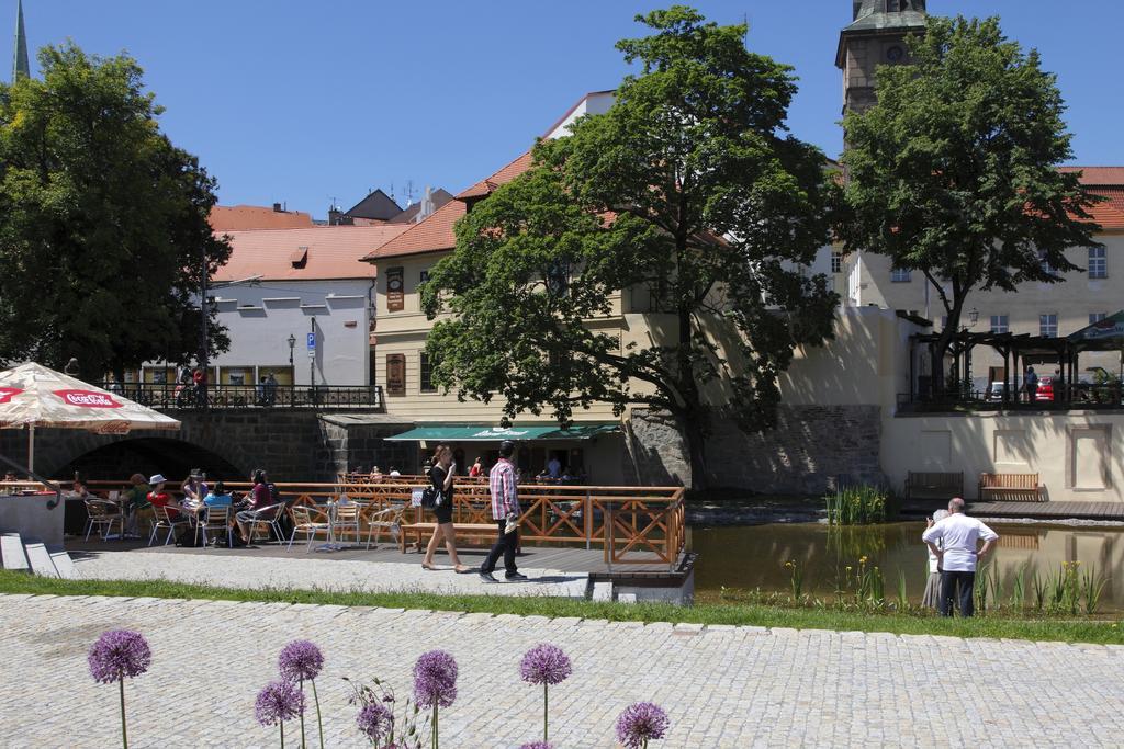 U Zvonu Hotel Пилзен Екстериор снимка