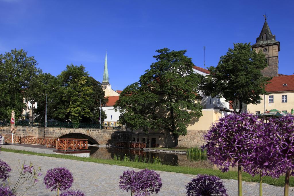 U Zvonu Hotel Пилзен Екстериор снимка