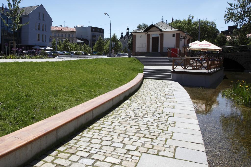 U Zvonu Hotel Пилзен Екстериор снимка