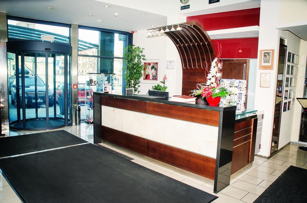 U Zvonu Hotel Пилзен Екстериор снимка