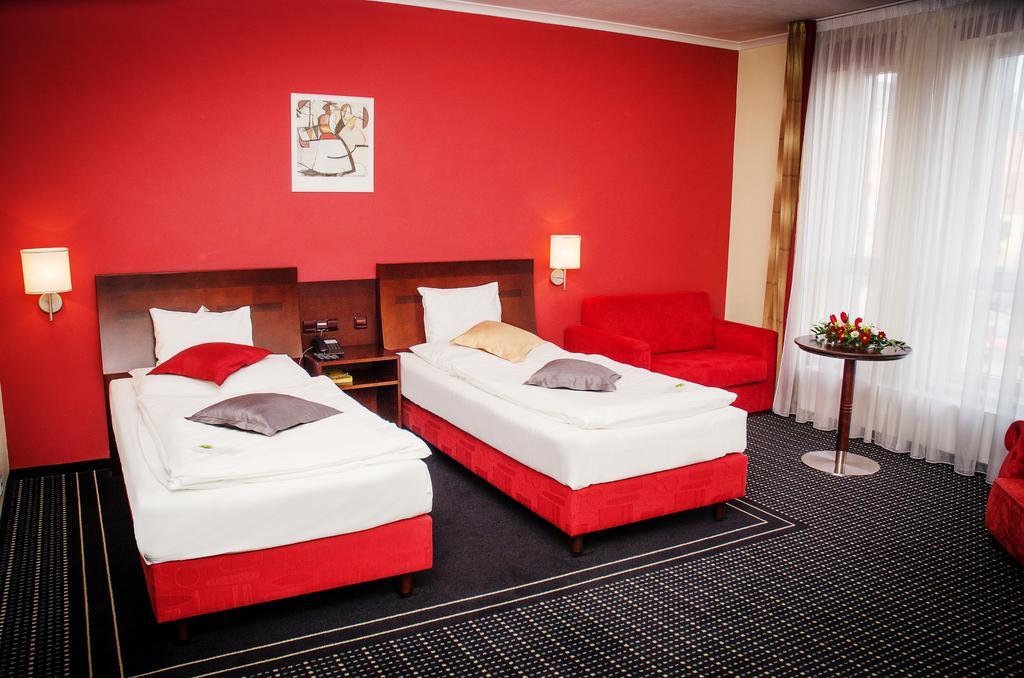 U Zvonu Hotel Пилзен Екстериор снимка