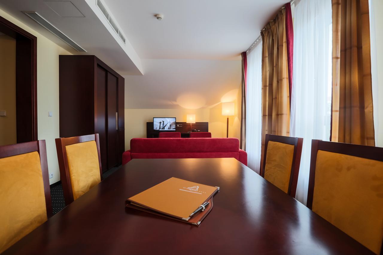 U Zvonu Hotel Пилзен Екстериор снимка