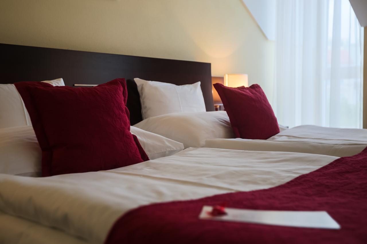 U Zvonu Hotel Пилзен Екстериор снимка