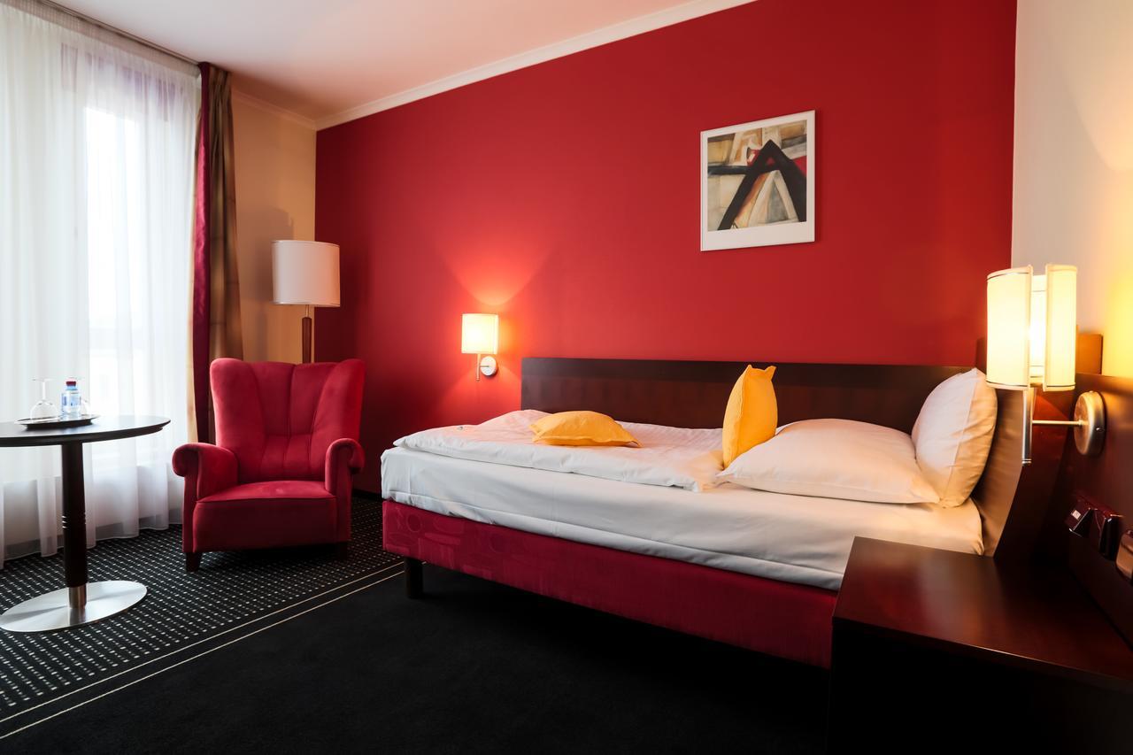 U Zvonu Hotel Пилзен Екстериор снимка