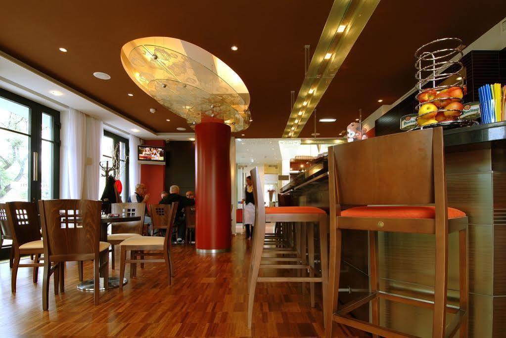 U Zvonu Hotel Пилзен Екстериор снимка
