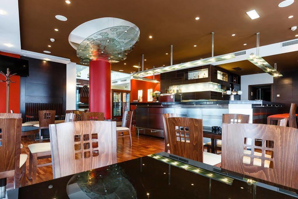 U Zvonu Hotel Пилзен Екстериор снимка