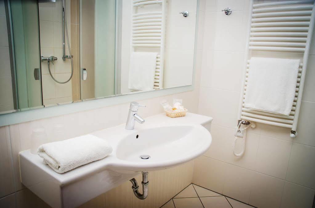 U Zvonu Hotel Пилзен Екстериор снимка